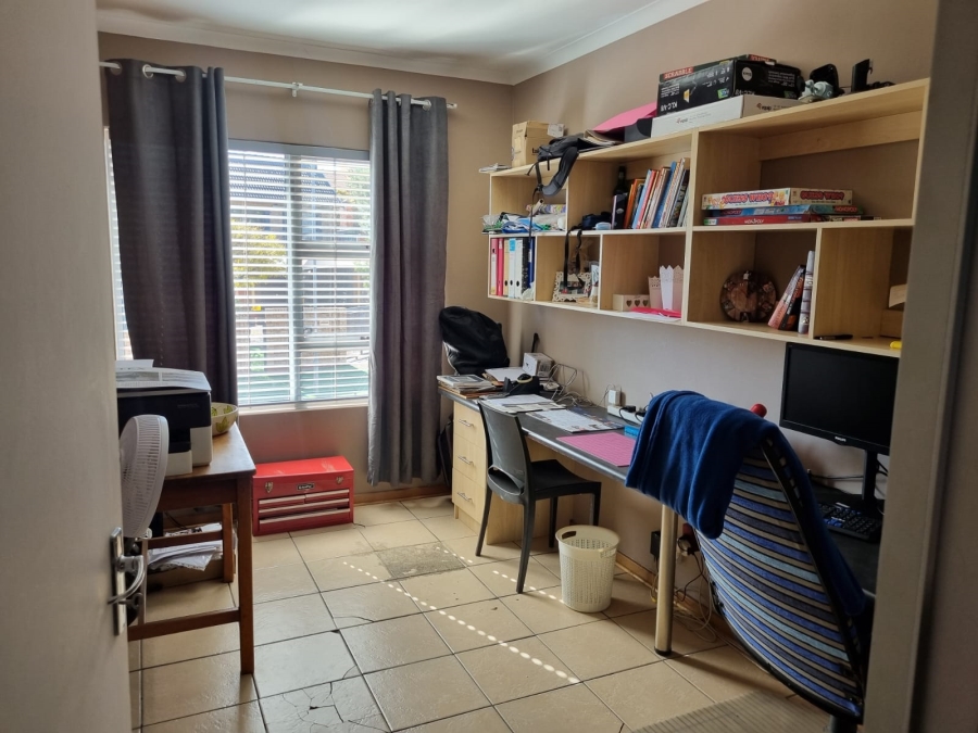To Let 4 Bedroom Property for Rent in Langenhovenpark Free State